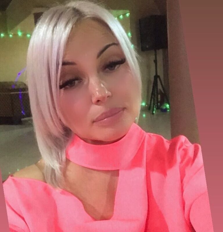 Date Russian Girl Logo