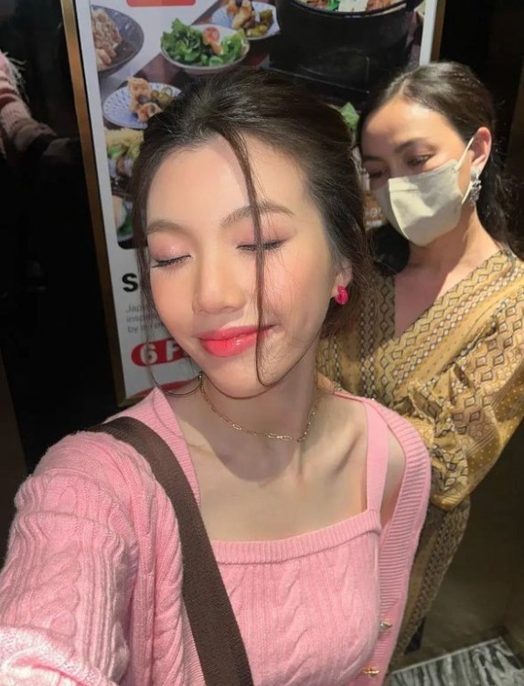 Joy, 28