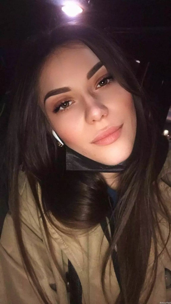 Ivanna, 23