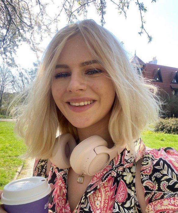 SharmineDee93 Profile image 4