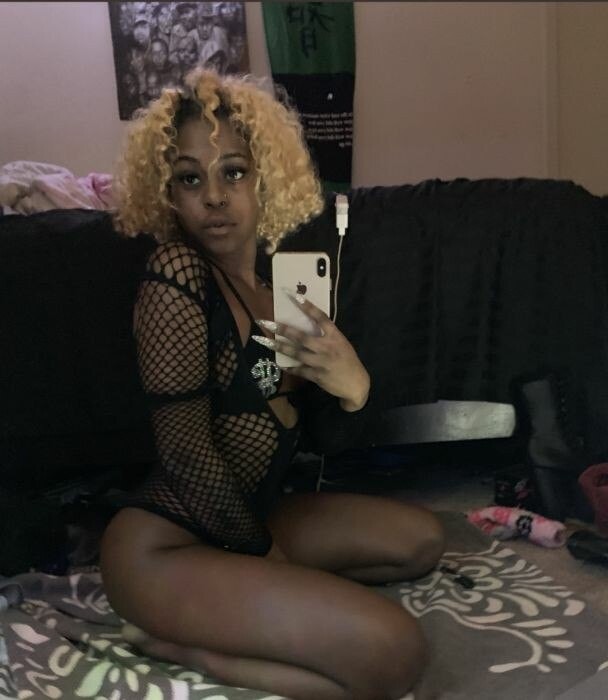 LovelyElizaa22 Profile image 4