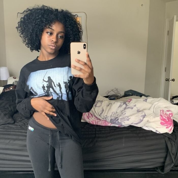 LovelyElizaa22 Profile image 1