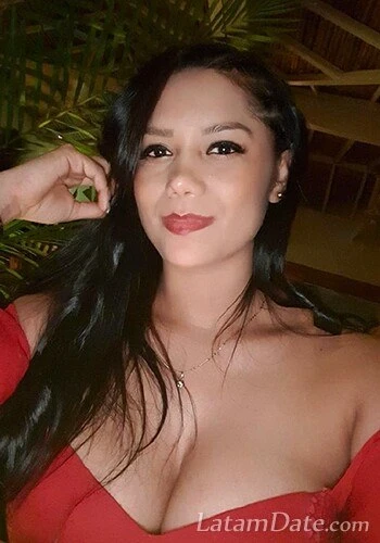 Yiviana, 29