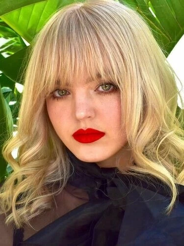 Yana, 23