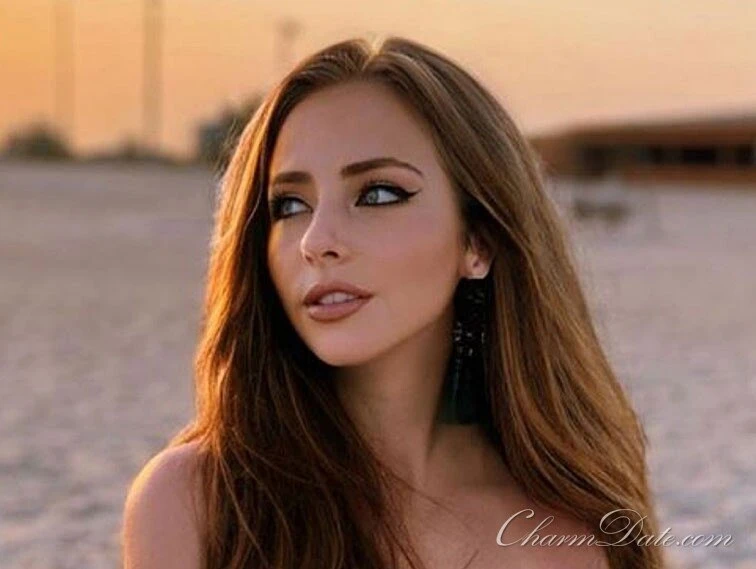 Alena, 25