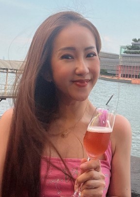 Sarine Bee Profile image 2