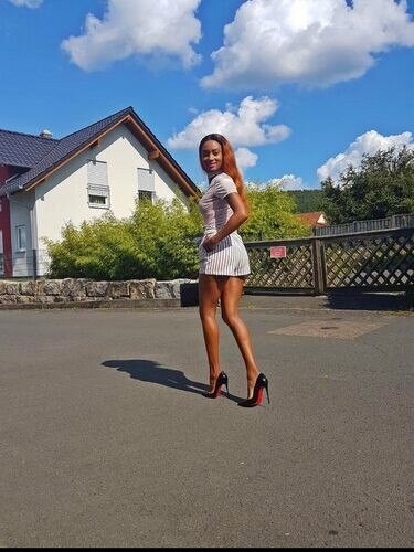 AlviaSimone575 Profile image 3